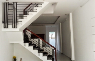 Cầu thang sắt tay vịn gỗ MDS04